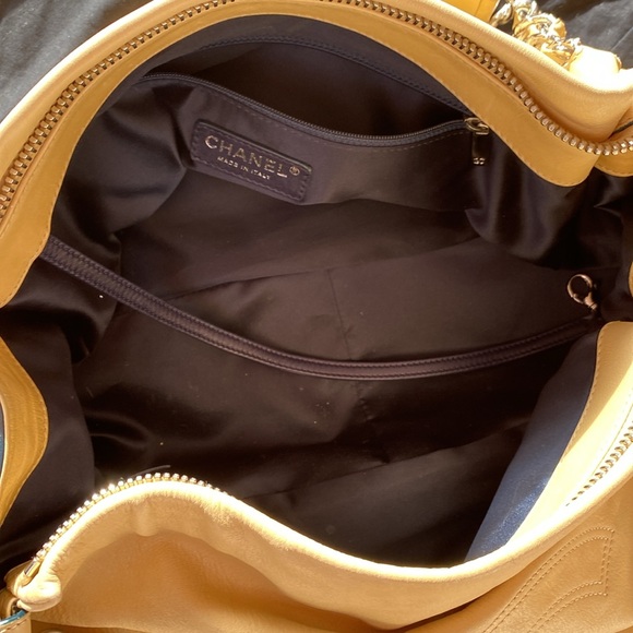 Chanel tote - Picture 12 of 16